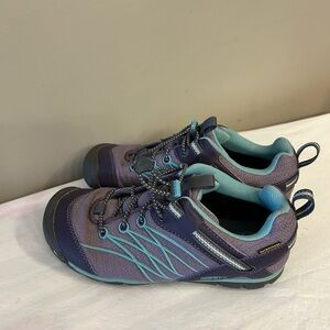 KEEN hiking shoes women size 4